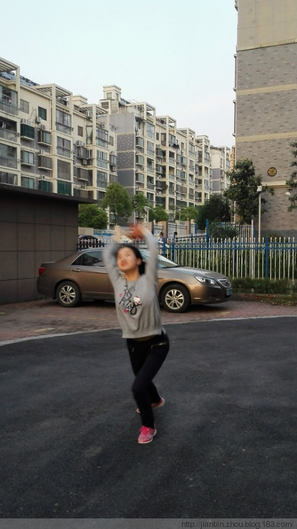 扔实心球 - 泊山客 - 欢欢家庭博客